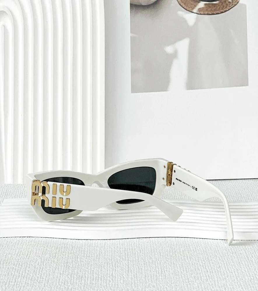 Kính Miu Miu SMU09W Trắng