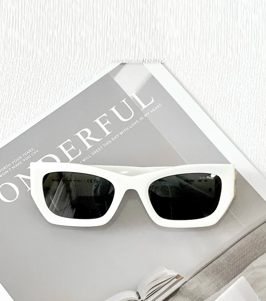 Kính Miu Miu SMU09W Trắng