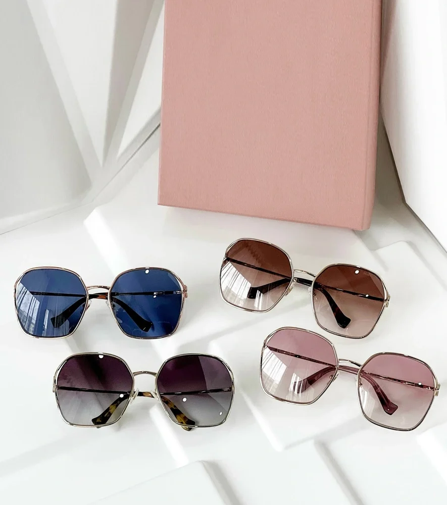 Kính Miu Miu SMU52W